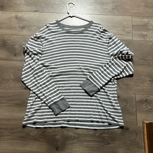 Old navy long sleeve - Picture 1 of 2